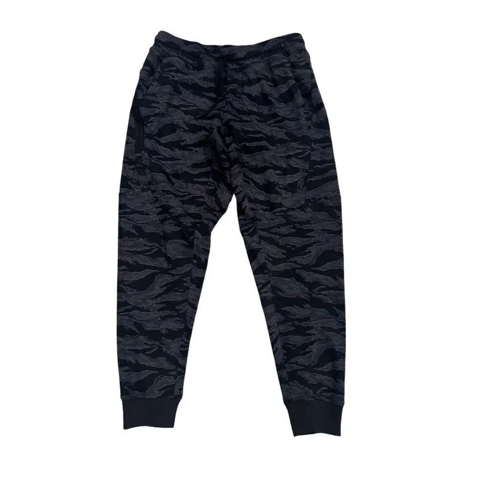 Men’s Virus camo athletic joggers size small